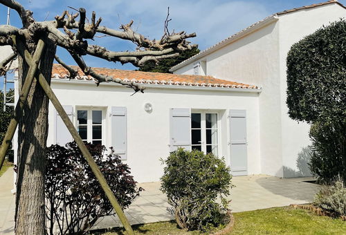 Holiday family house between the beach and the shops