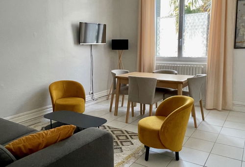 Nice ground floor apartment close to the beach and the shops