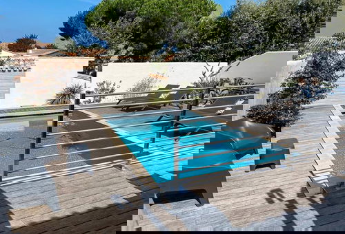 Pleasant single storey villa, for 6 people with swimming pool and parking,...