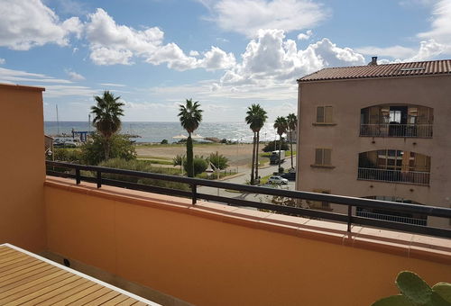 In a luxury residence of recent construction, with swimming pool, this duplex...
