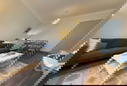 Comfortable family house close to the Charruyer Park and the center of La...