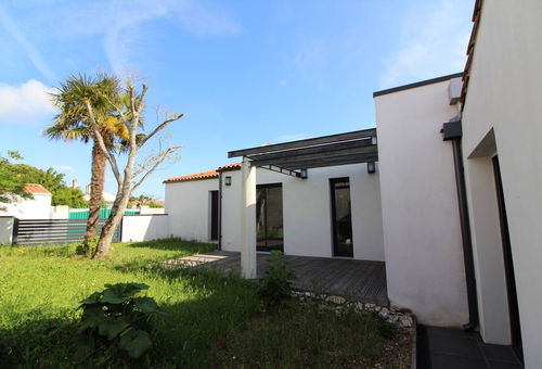 Agréable maison spacieuse, rénovée avec goût, classée 3 étoiles.