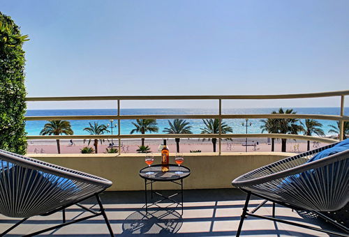 Dream location on the Promenade des Anglais.