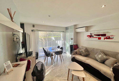 8 minutes walk from the beaches.