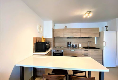 Located In The City Center Of Propriano, Close To The Port, Shops,...