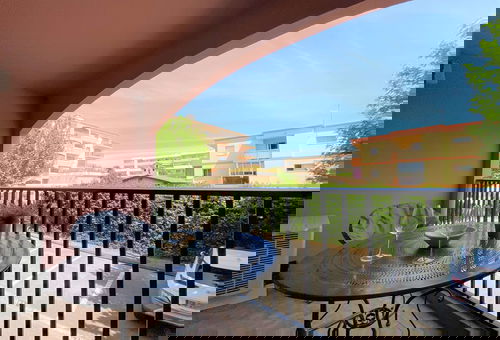 A few minutes to the large Provençal market of Sainte Maxime or to the beach...