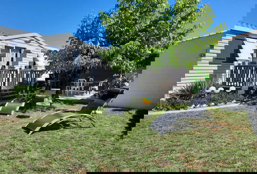 Dans un lotissement de loisirs, ce mobil'home se situe à dolls d’Oléron