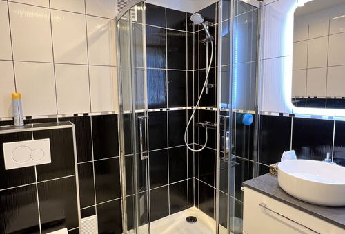 The apartment has underground parking. capacity 4 people with...