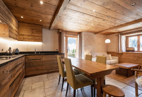 High range residence, at immediately next to the slope of la COMBE DES JUMENTS.