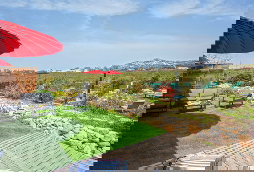 Piscine commune aux 3 appartements de la résidence.