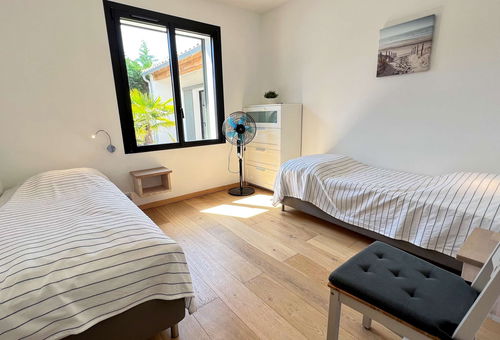 Superb villa with pool in the heart of the village