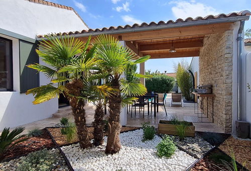 Superbe villa avec piscine chauffée à proximité du centre village