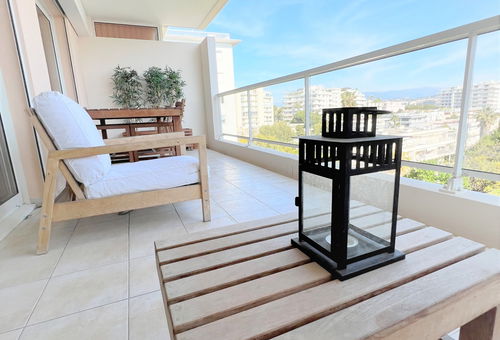 Beautiful terrace for this pleasant apartment with careful decoration, two...