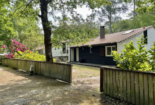 Villa de plain-pied à la Marina de Talaris, au bord du lac avec piscine, tennis