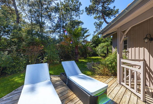 Beautiful villa at the foot of the lighthouse, close to the shops and the...