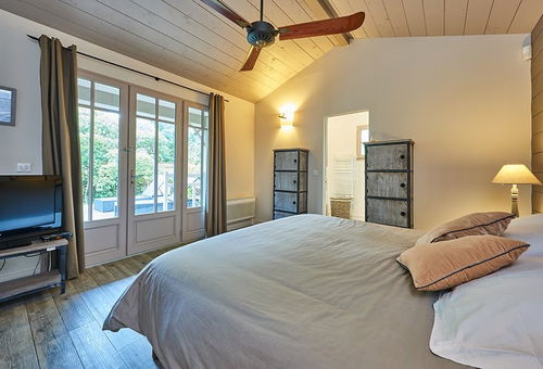 Beautiful villa at the foot of the lighthouse, close to the shops and the...