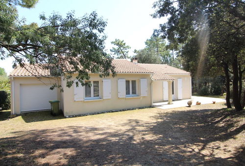 Maison au coeur du village de Domino avec un grand jardin arboré et clos