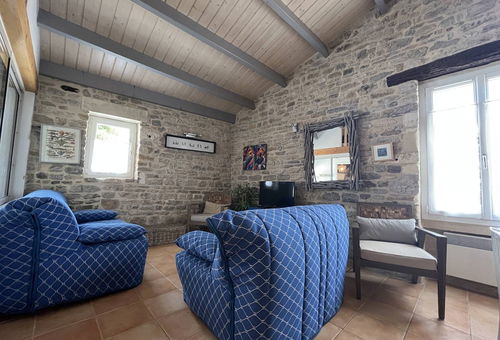 House in the heart of the village, close to the beach