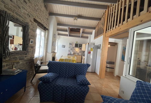 House in the heart of the village, close to the beach