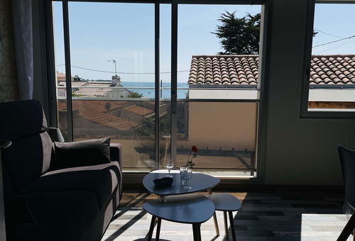 Nice studio with a view on the Luzéronde beach
