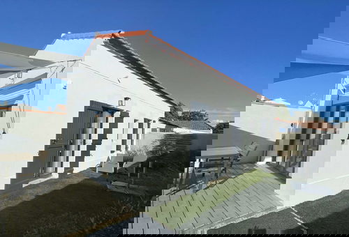 Agréable petite maison de plain-pied avec terrasse et jardin clos, à 700m des...