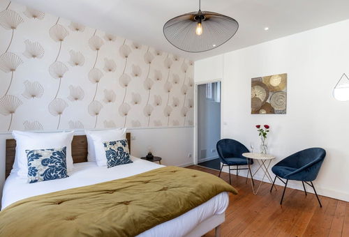 Ce très joli studio récemment rénové de 31m2 dans l'esprit d une suite...