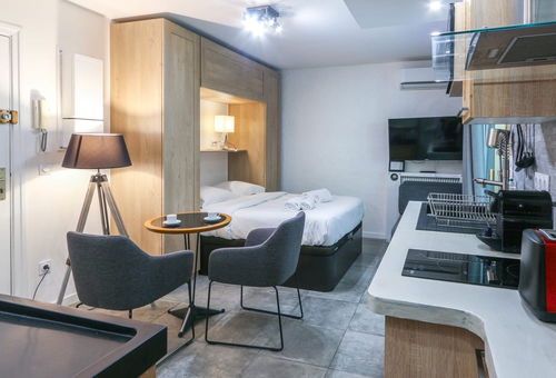 AC Studio with garden and parking close to the beach- BENAKEY