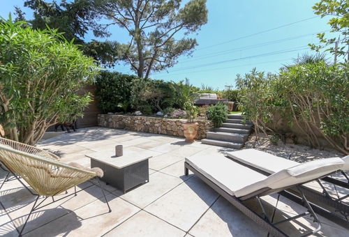 Superbe appartement en rez-de-jardin, avec terrasse et vue mer et accès la...