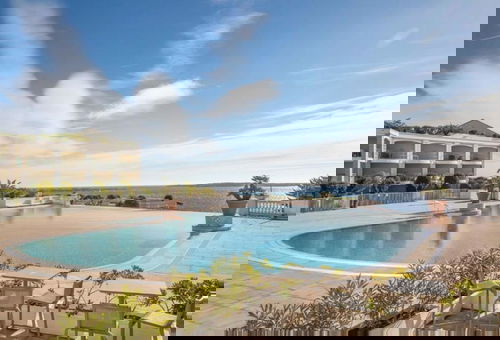 Apartment with AC, terrace, sea view, swimming pool, parking -BENAKEY