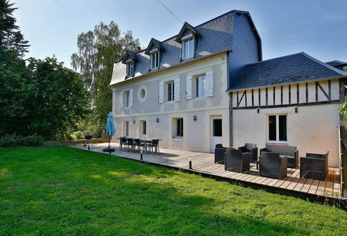 Jolie maison 4* de 190 m² et son beau jardin, située dans le petit village de...