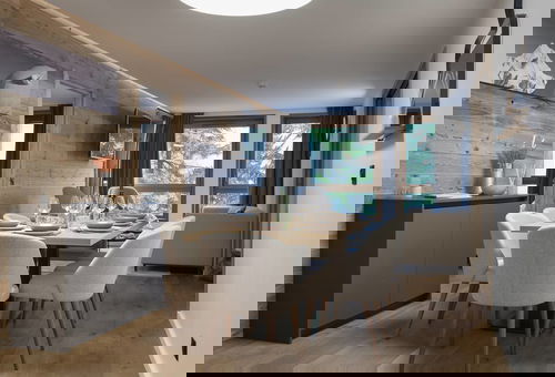 Very nice apartment ideally located near the center and close to the slopes!