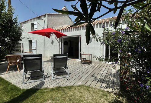 House with a garden, close to the dune
