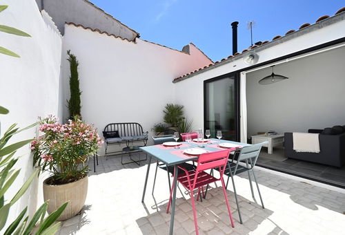 Old renovated cellar in Les Portes en Ré, close to the shops and Gros Jonc...