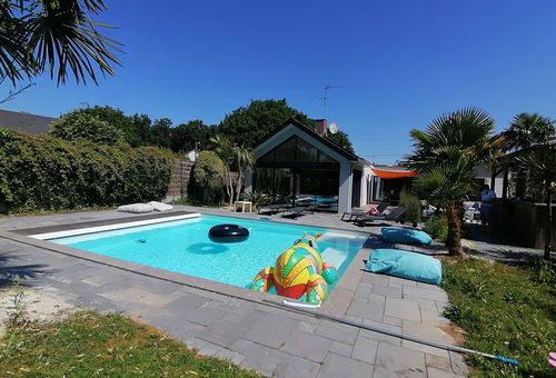 Very nice villa with a pool in a wonderful fenced garden