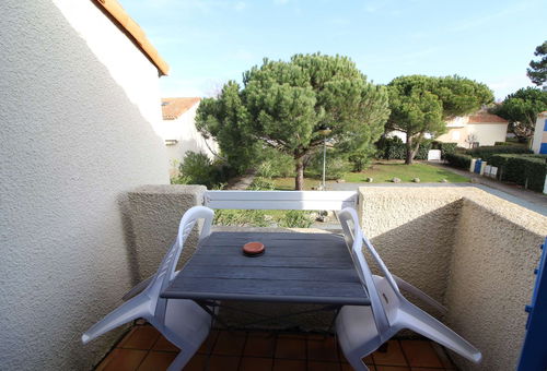Apartment with a balcony, 600m away from a sandy beach