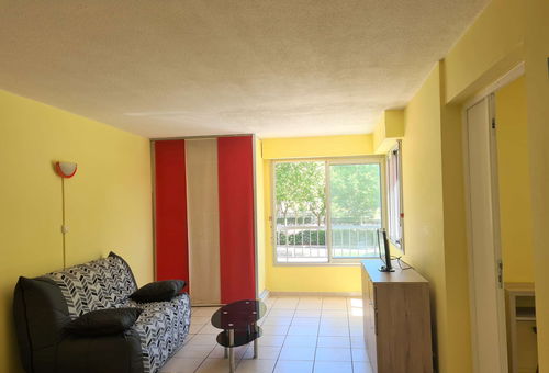 Appartement situé dans le quartier du port, proche de la plage et des...