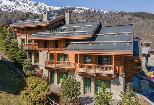 Chic and luxurious chalet with beautiful spaces and unique prestations,...