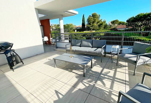 You'll fall under the spell of this beautiful 71m² 3P on the 2nd and top...
