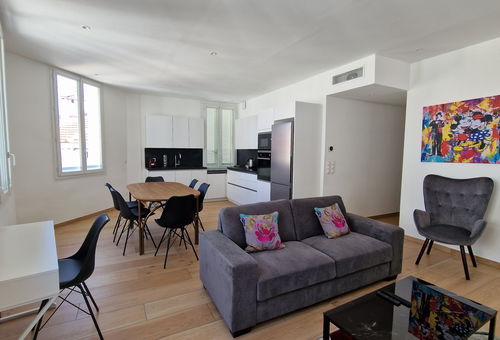 Beautiful bright apartment 10m from La Coisette