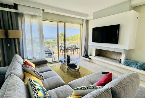 Apartment in a luxury building with terrace and swimming pool