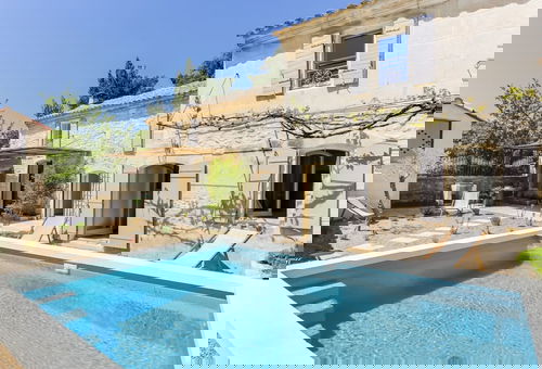Jolie maison avec piscine, pour 8 personnes