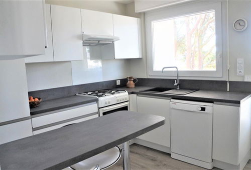 Located a stone's throw from the sea and in a quiet area, this carefully...