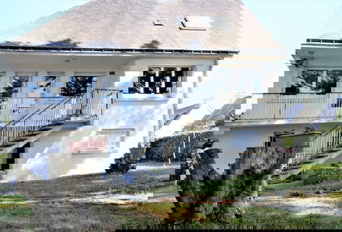 Located a stone's throw from the sea and in a quiet area, this carefully...