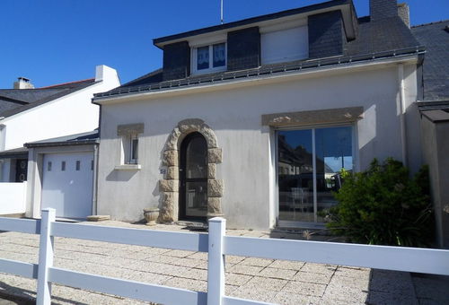 House for 10 people with garden located in Courégant 100 meters from the sea...