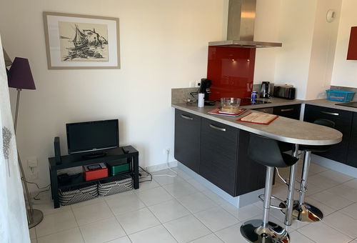 Located on the 1st floor of a quiet residence, recent apartment offering an...
