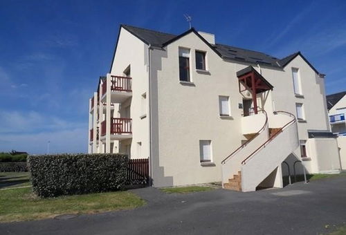 Situé à 150 m de la plage du Courégant, cet appartement en rez-de-chaussée...