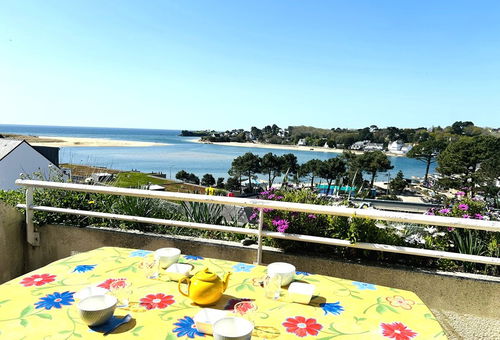 Très belle vue mer pour cet appartement au 3ème étage avec grande terrasse,...
