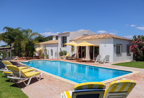 Idyllic Farm House with huge Garden for 14PAX