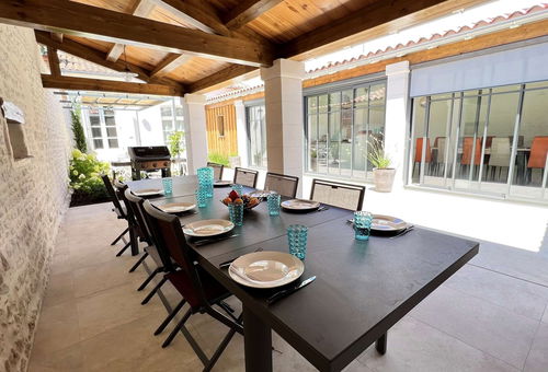 Amazing villa with heated pool and parking