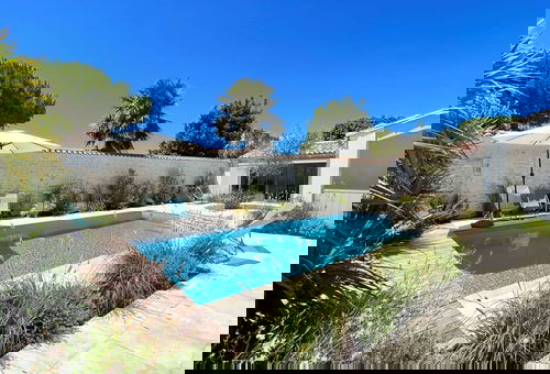 Magnifique villa avec piscine chauffée au centre du village